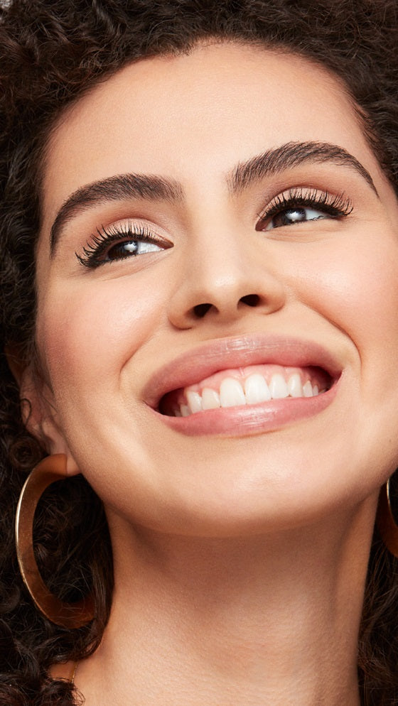 ColorStay Xtensionnaire™ Mascara – maskara me serum për qerpikë që duken deri 2X më të gjatë, ushqen dhe forcon qerpikët, me brush të shtrirë për definim dhe volum të gjatë 24 orë / Lash serum + mascara for longer, stronger lashes up to 2X length, tapered brush for precise definition and full-volume lashes lasting up to 24 hours