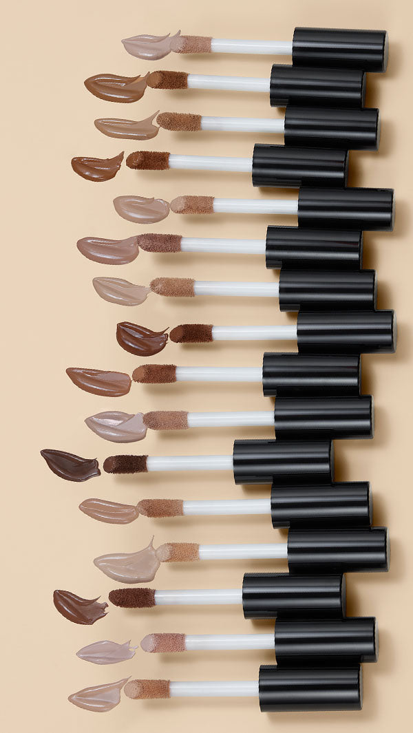 ColorStay Flex Wear Full Cover™ Concealer – 100% mbulim për të fshehur imperfeksionet, skuqjet dhe rrathët e zinj, teknologji Adapti-Flex për qëndrueshmëri deri në 24 orë, hidraton dhe ushqen lëkurën me Acid Hyaluronic, Argjilë dhe Vitaminë E / Full coverage concealer for blemishes, redness and dark circles, Adapti-Flex technology for 24-hour comfort and flexibility, enriched with Hyaluronic Acid, Clay, and Vitamin E